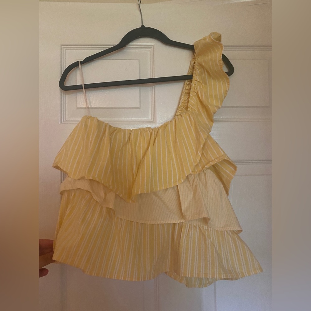 Maeve size large yellow ruffle top